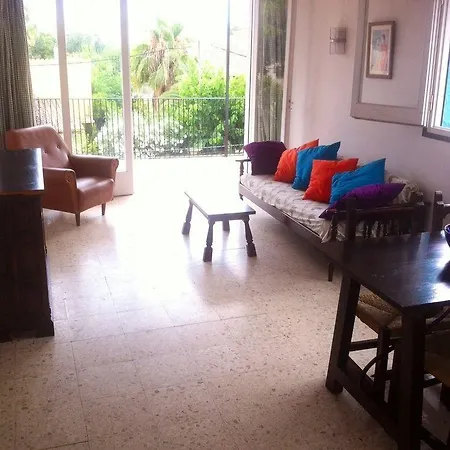 Utopia House Hostel *